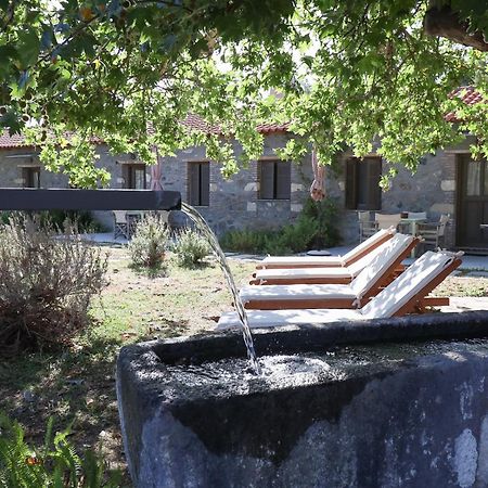 Just Barrett Villa Ровиес Екстериор снимка