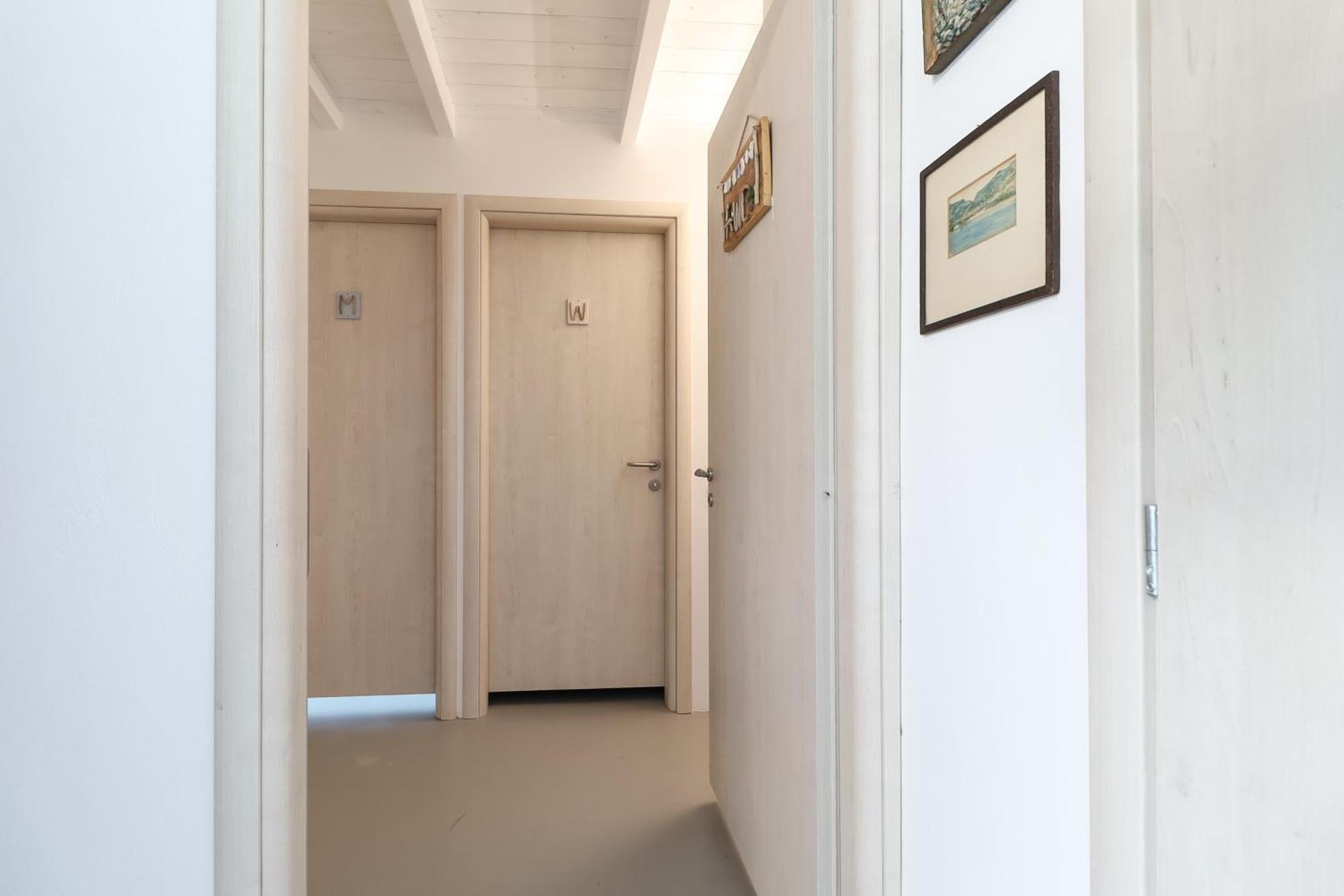Just Barrett Villa Ровиес Екстериор снимка